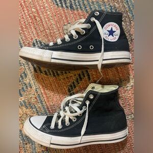 Converse Black and white High Top Chuck Taylor